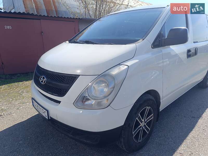 Hyundai H-1 2011