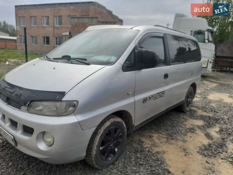 Hyundai H-1 1998