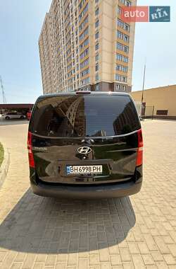 Грузовой фургон Hyundai H-1 2009 в 