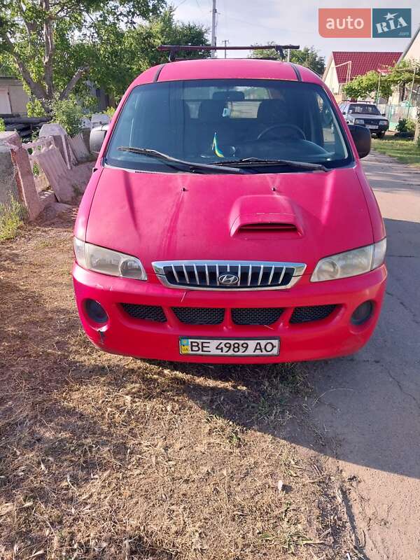 Минивэн Hyundai H-1 2005 в 