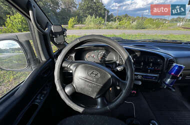 Минивэн Hyundai H-1 2004 в 