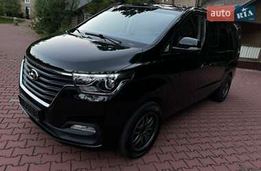 Минивэн Hyundai H-1 2019 в 