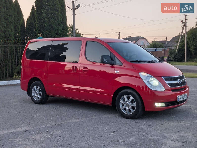 Мінівен Hyundai H-1 2010 в Дубні