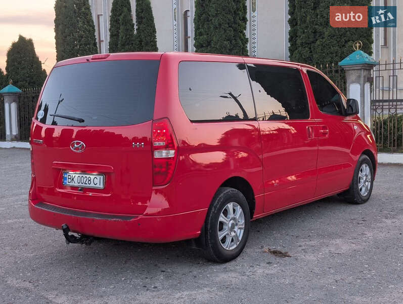 Мінівен Hyundai H-1 2010 в Дубні