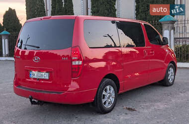 Минивэн Hyundai H-1 2010 в 