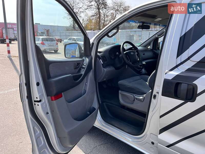 Вантажний фургон Hyundai H-1 2008 в Кременчуці