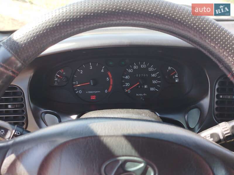 Hyundai H-1 2004