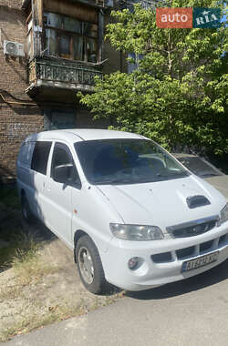 Минивэн Hyundai H-1 2001 в 