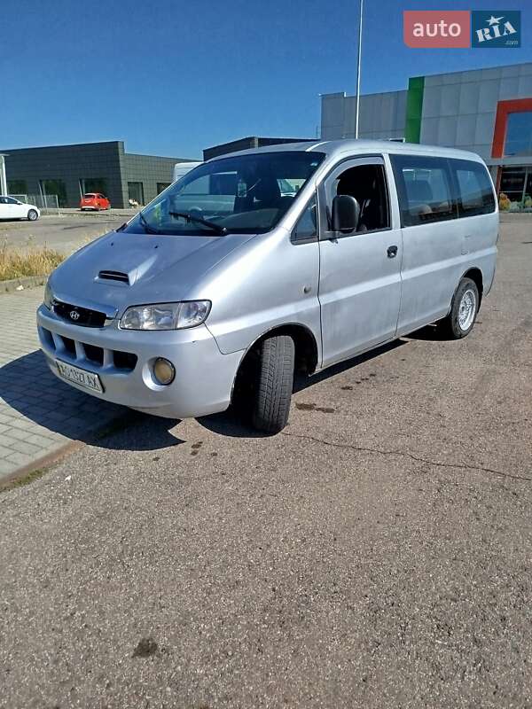 Минивэн Hyundai H-1 2002 в Тячеве