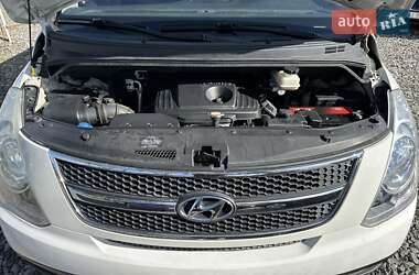 Грузопассажирский фургон Hyundai H-1 2011 в 