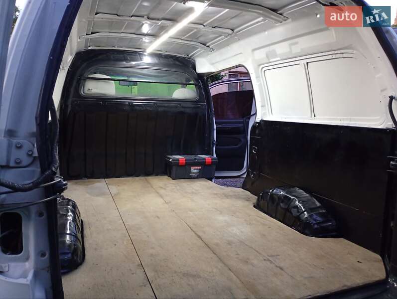 Грузопассажирский фургон Hyundai H-1 2000 в Луцке