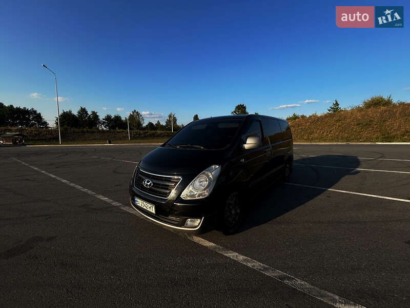 Минивэн Hyundai H-1 2013 в 