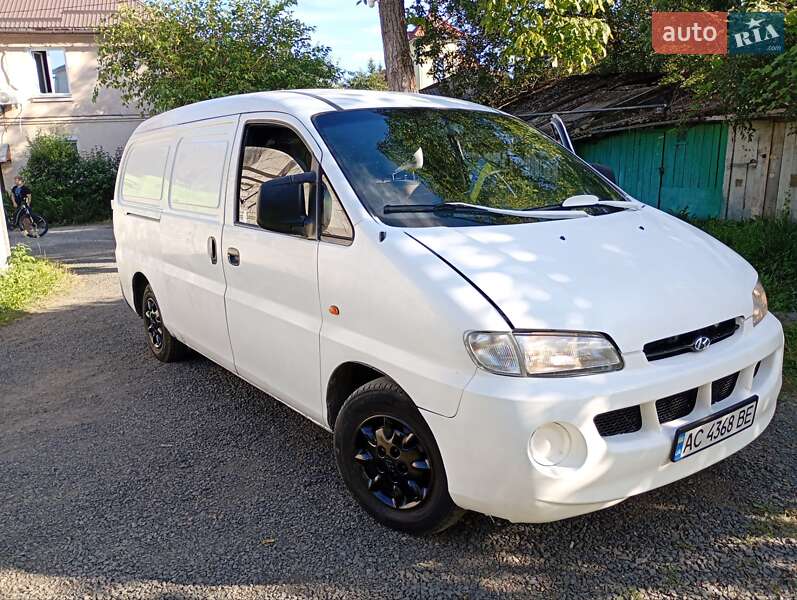 Грузопассажирский фургон Hyundai H-1 2000 в Луцке