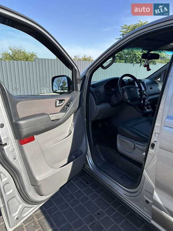 Мінівен Hyundai H-1 2011 в Дніпрі