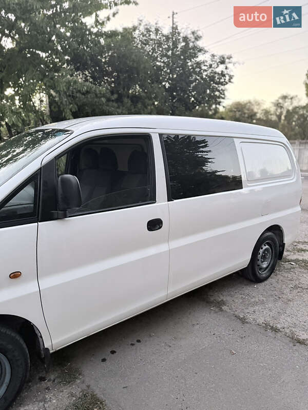 Вантажний фургон Hyundai H-1 2005 в Одесі