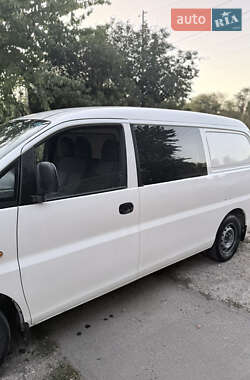 Грузовой фургон Hyundai H-1 2005 в 