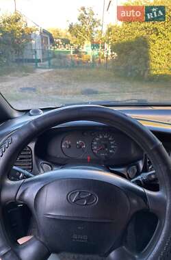 Мінівен Hyundai H-1 2000 в 