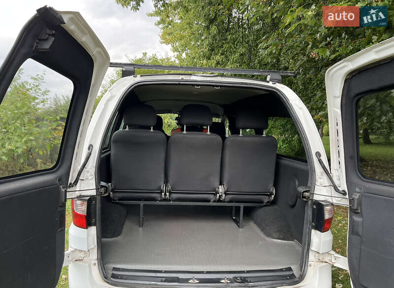 Мінівен Hyundai H-1 2004 в Конотопі