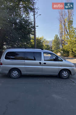 Минивэн Hyundai H-1 2002 в 