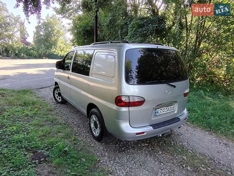Минивэн Hyundai H-1 2005 в Киеве