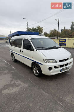 Минивэн Hyundai H-1 1999 в 
