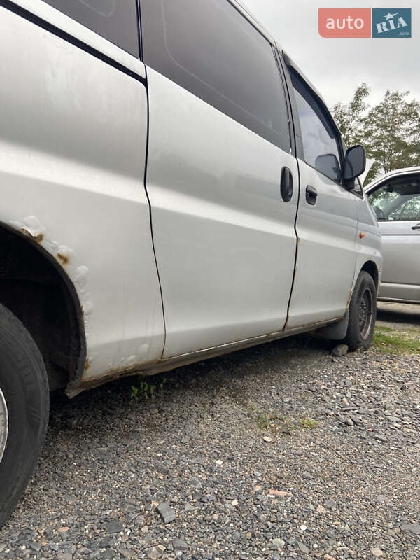 Мінівен Hyundai H-1 2001 в Києві