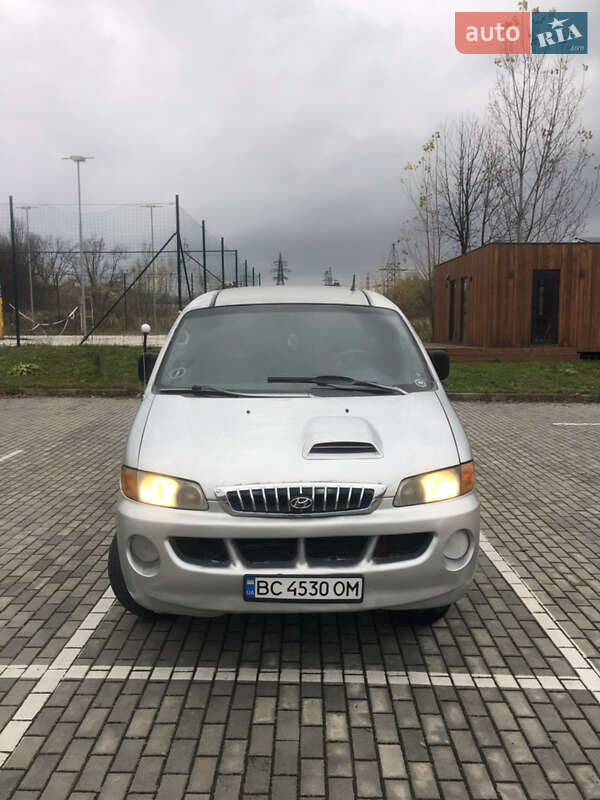 Грузопассажирский фургон Hyundai H-1 2004 в Львове