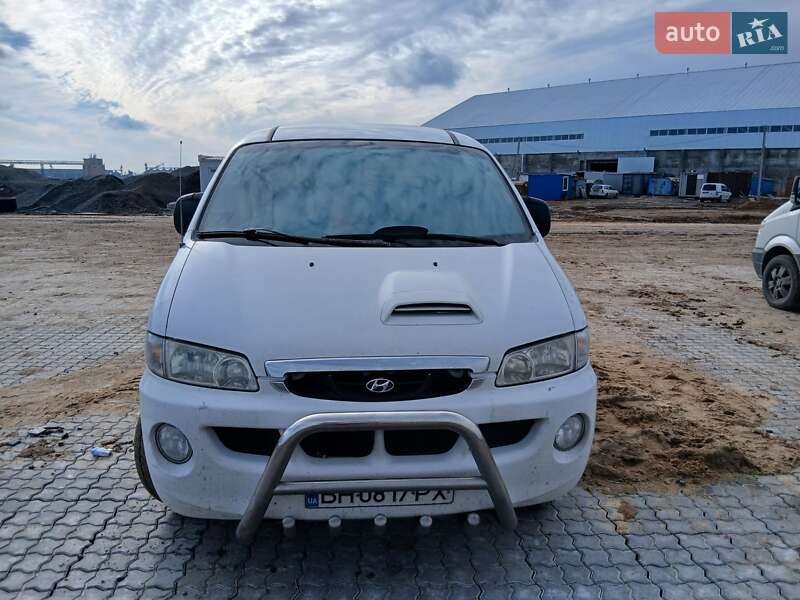 Hyundai H-1 2001 Hyundai H-1 2001