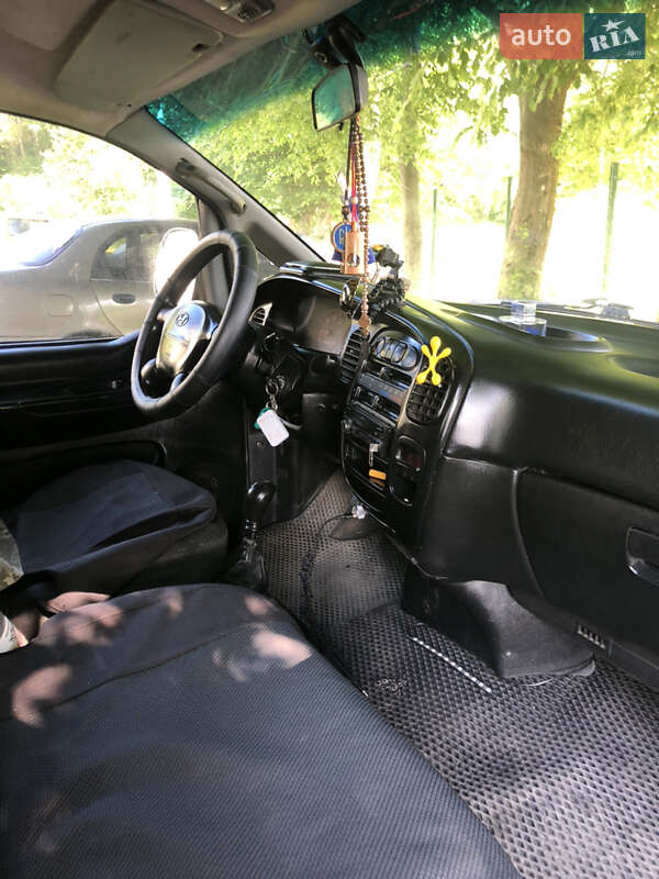 Минивэн Hyundai H-1 2000 в Стрые