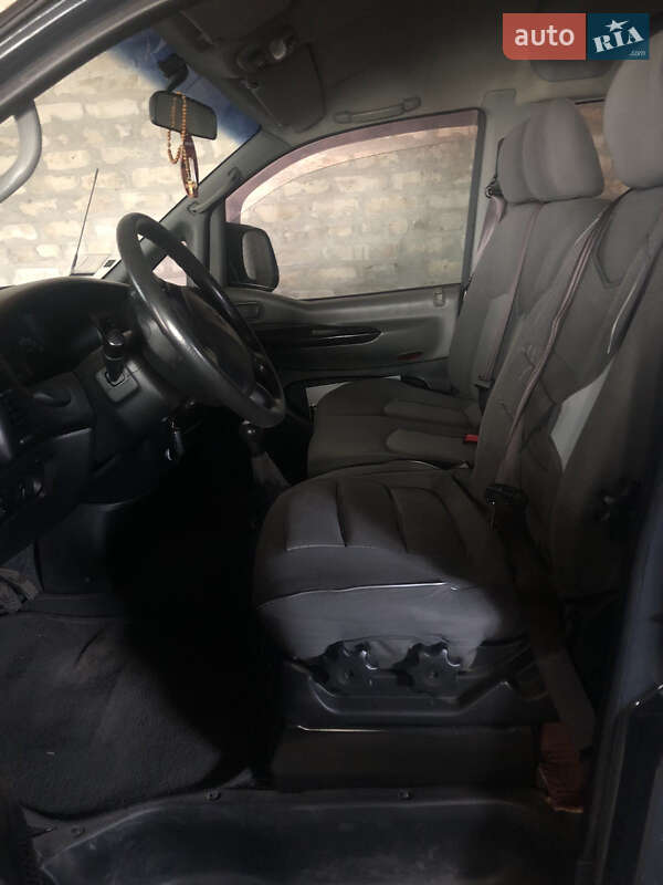 Мінівен Hyundai H-1 2005 в Синельниковому фото 3 Мінівен Hyundai H-1 2005 в Синельниковому