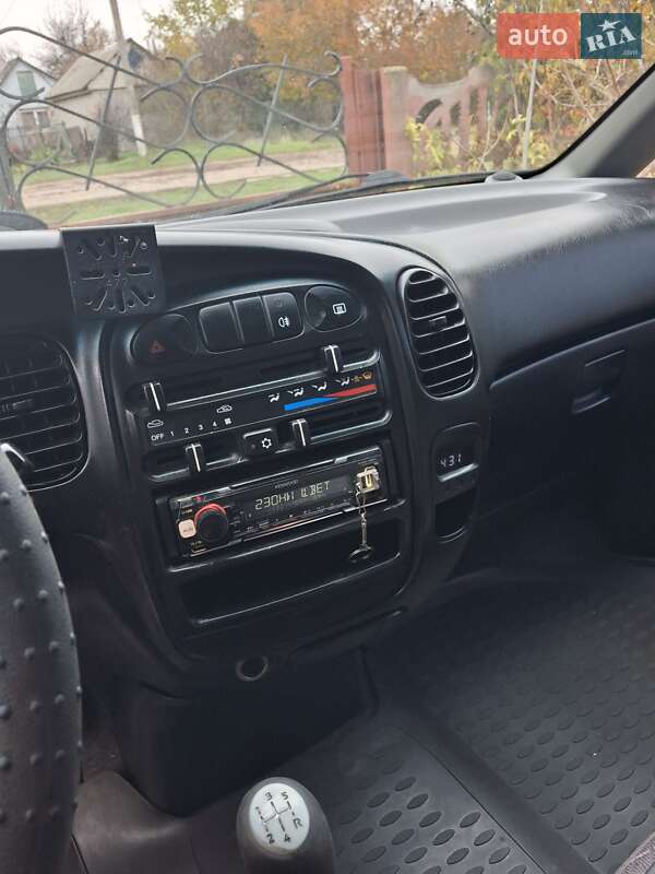 Вантажний фургон Hyundai H-1 2006 в П'ятихатках фото 13 Вантажний фургон Hyundai H-1 2006 в П'ятихатках
