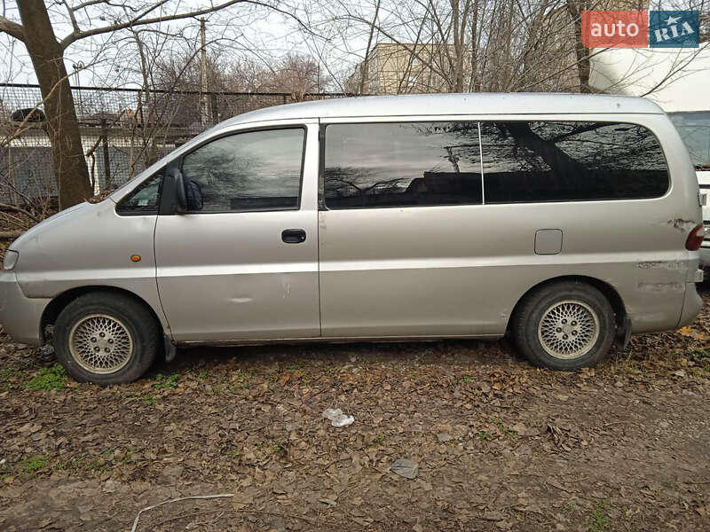 Мінівен Hyundai H-1 2000 в Дніпрі
