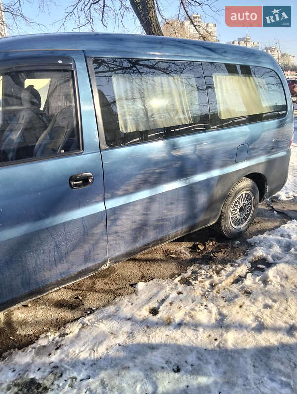 Минивэн Hyundai H-1 2004 в Киеве