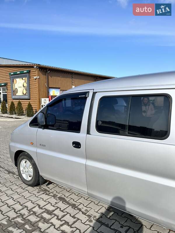 Грузопассажирский фургон Hyundai H 200 2000 в Одессе фото 5 Грузопассажирский фургон Hyundai H 200 2000 в Одессе
