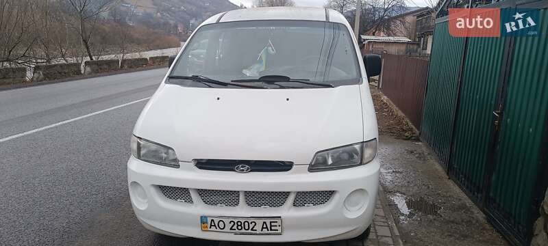 Мінівен Hyundai H 200 1999 в Рахові