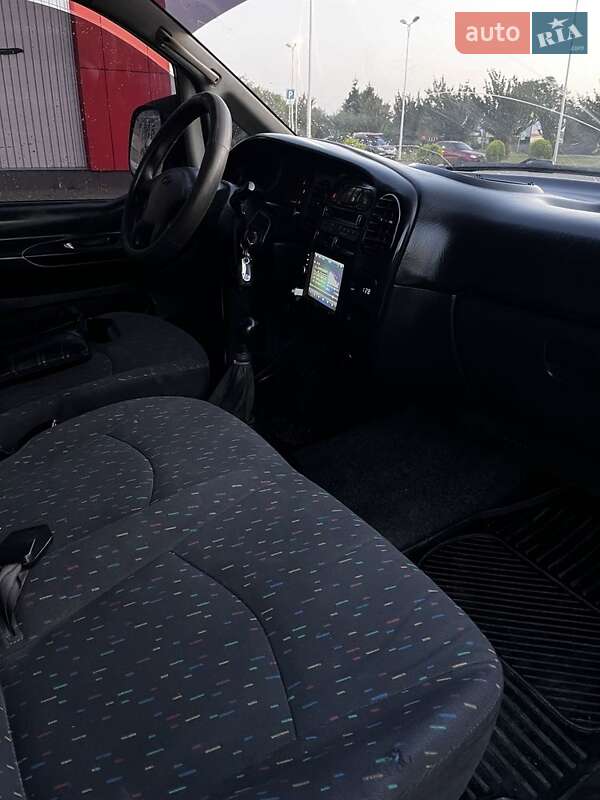 Минивэн Hyundai H 200 2002 в Берегово