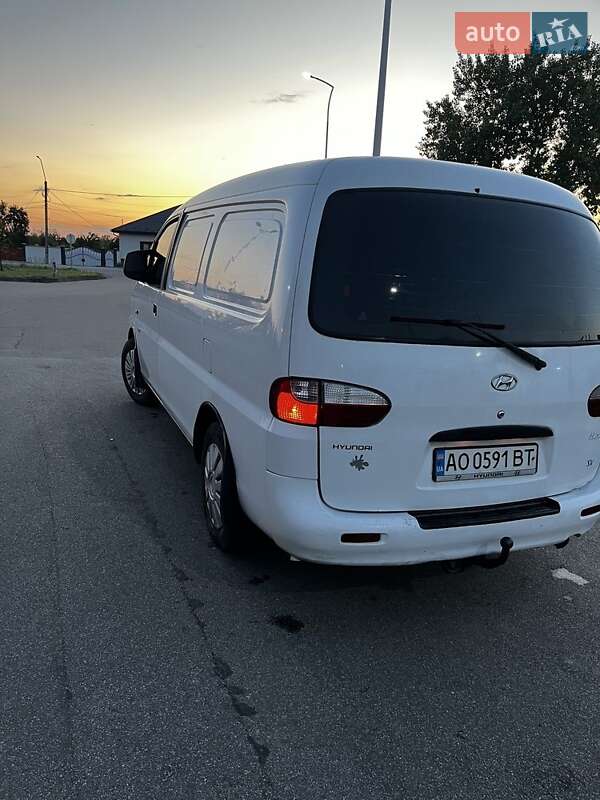 Минивэн Hyundai H 200 2002 в Берегово