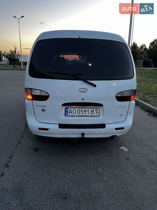 Минивэн Hyundai H 200 2002 в Берегово