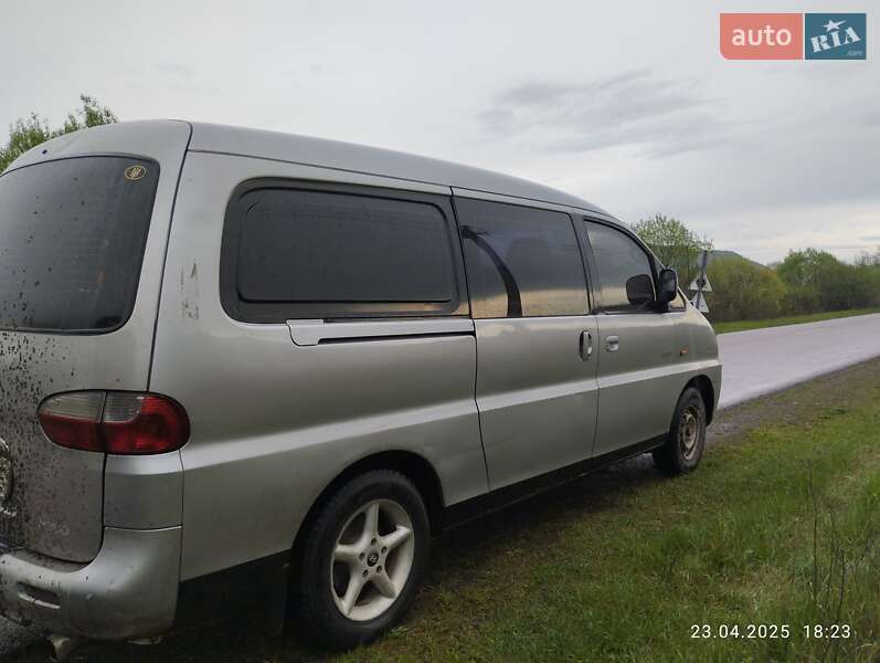 Минивэн Hyundai H 200 2001 в Перечине