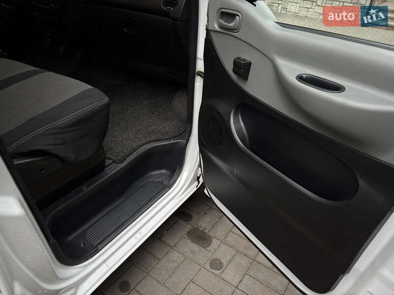 Минивэн Hyundai H 200 2005 в Николаеве фото 6 Минивэн Hyundai H 200 2005 в Николаеве