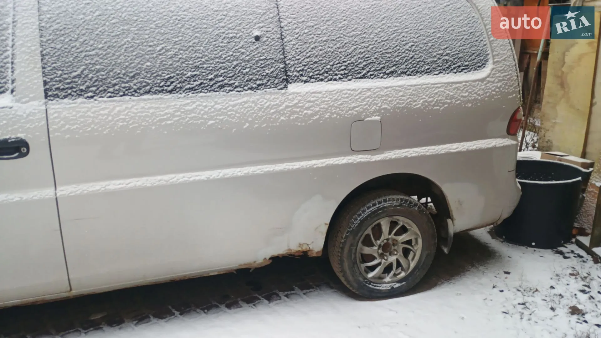 Hyundai H 200 1999 VIN KMJWVH7FPXU098690 фото оголошення 2 з 5