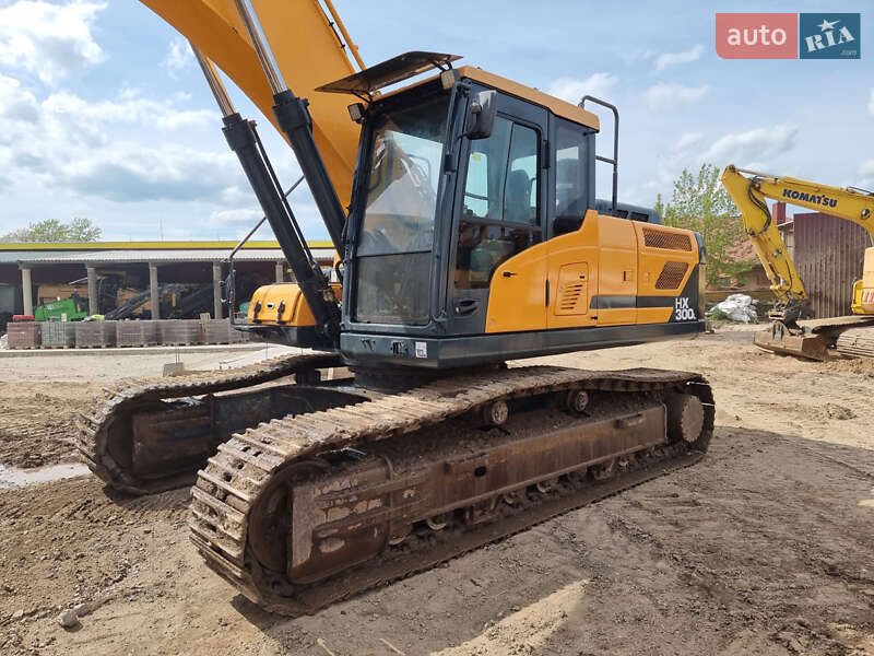 Гусеничный экскаватор Hyundai HX 2018 в Одессе