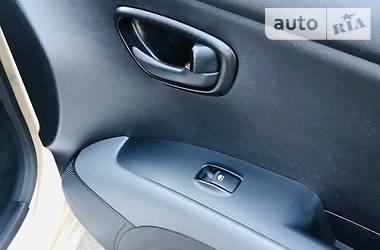 Хэтчбек Hyundai i10 2012 в Днепре