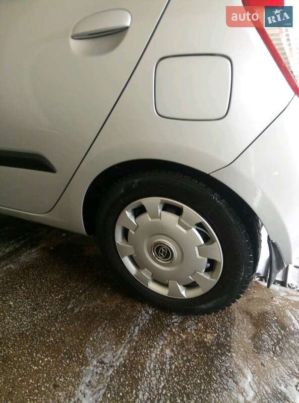 Хэтчбек Hyundai i10 2008 в Долинской