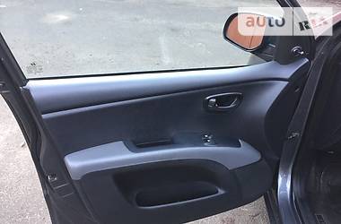 Хэтчбек Hyundai i10 2011 в Киеве