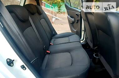 Хетчбек Hyundai i10 2012 в 