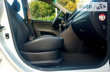 Хетчбек Hyundai i10 2012 в 
