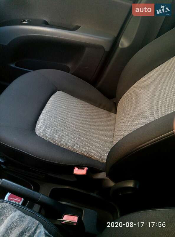 Хэтчбек Hyundai i10 2008 в Долинской