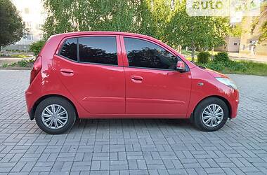 Хэтчбек Hyundai i10 2012 в Токмаке