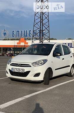 Хэтчбек Hyundai i10 2012 в Ужгороде